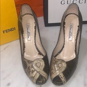 CLEARANCE Oscar de La Renta heels Open to appropriate offers.